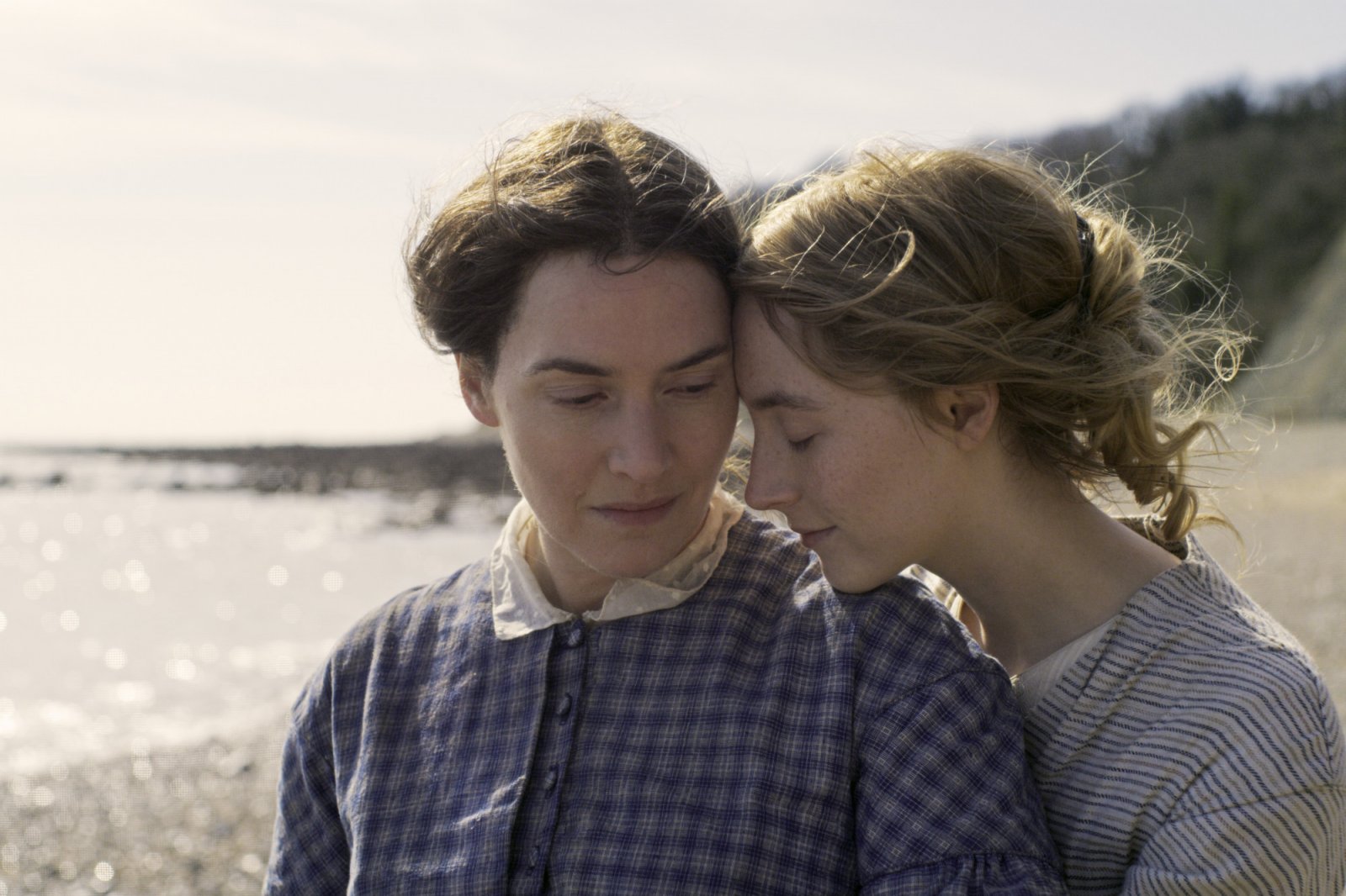 Kate Winslet and Saoirse Ronan in Ammonite